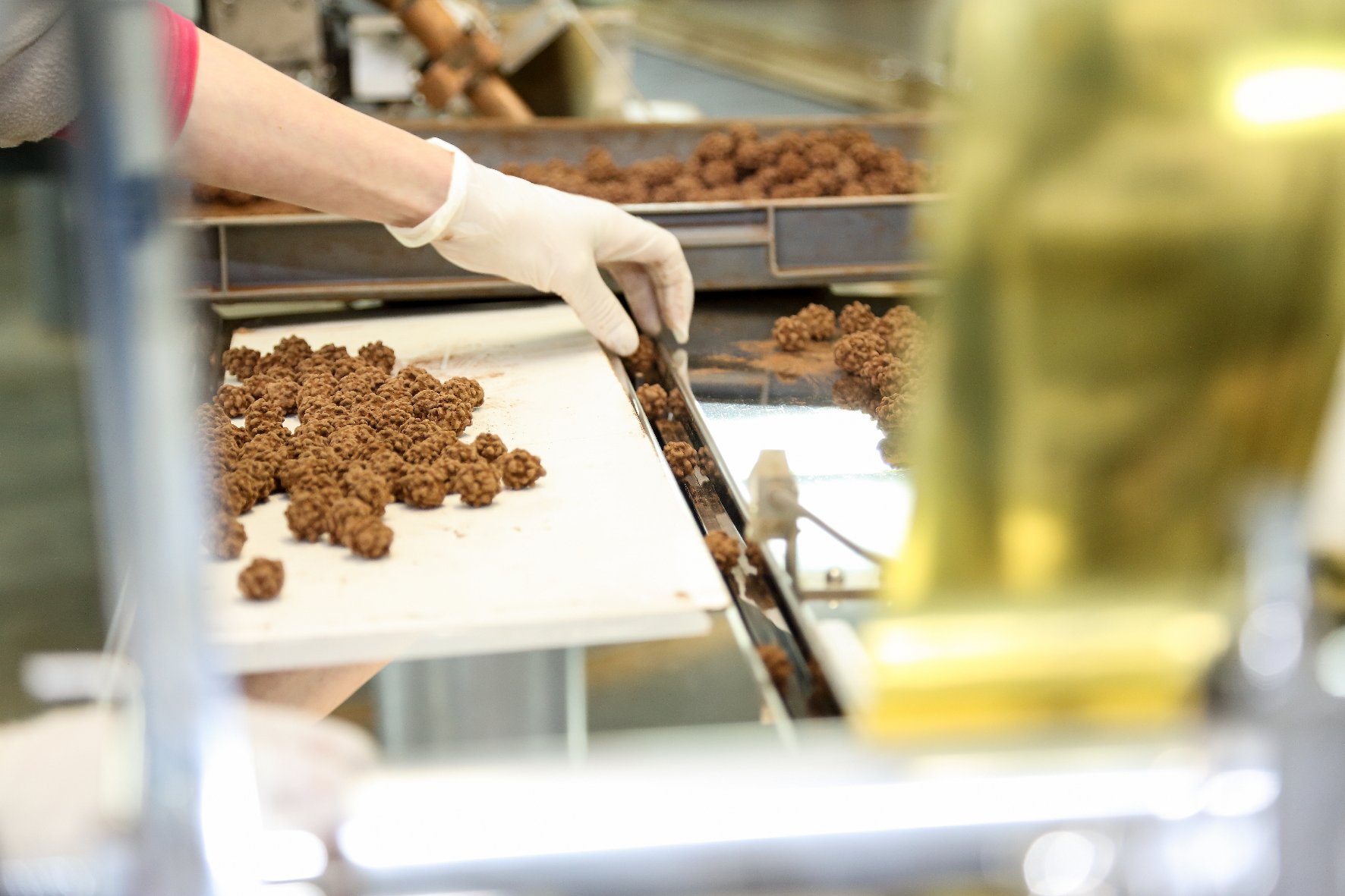 Grains de café enrobés de chocolat blanc - Un délice raffiné ☕🍫 –