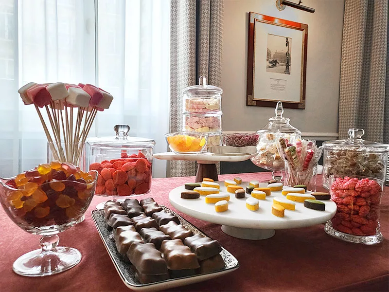 table de bonbons dans un hôtel, animation candy bar, Le Bonbon Français