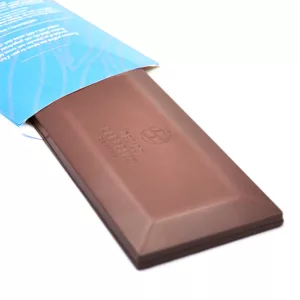 carreau enrobé de chocolat au lait et praliné noisettes, chocolat de dégustation, chocolat premium, chocolat haut de gamme