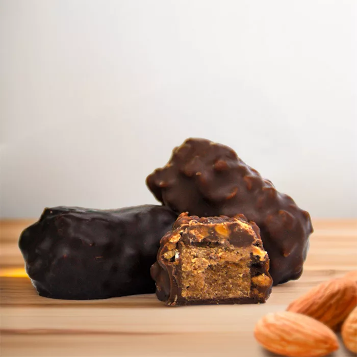 Bouchée de praliné aux éclats d’amandes et aux chocolats noir et lait - Le Bonbon Français photo produit, papillote de noël, bonbon au chocolat, le bonbon français